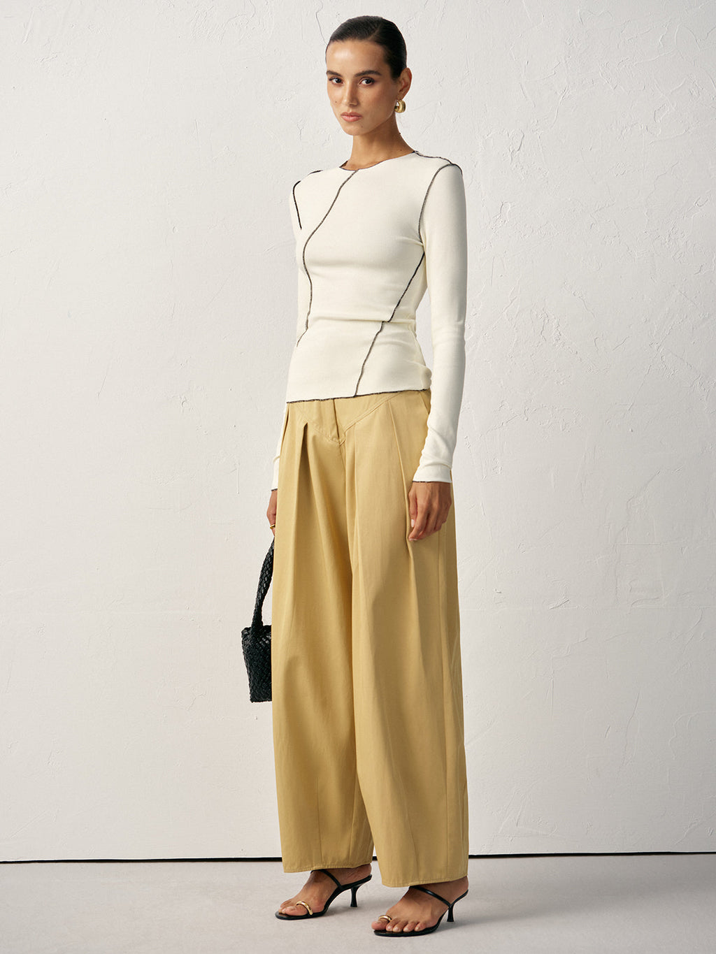 Contrast Piping Ribbed Knit Top