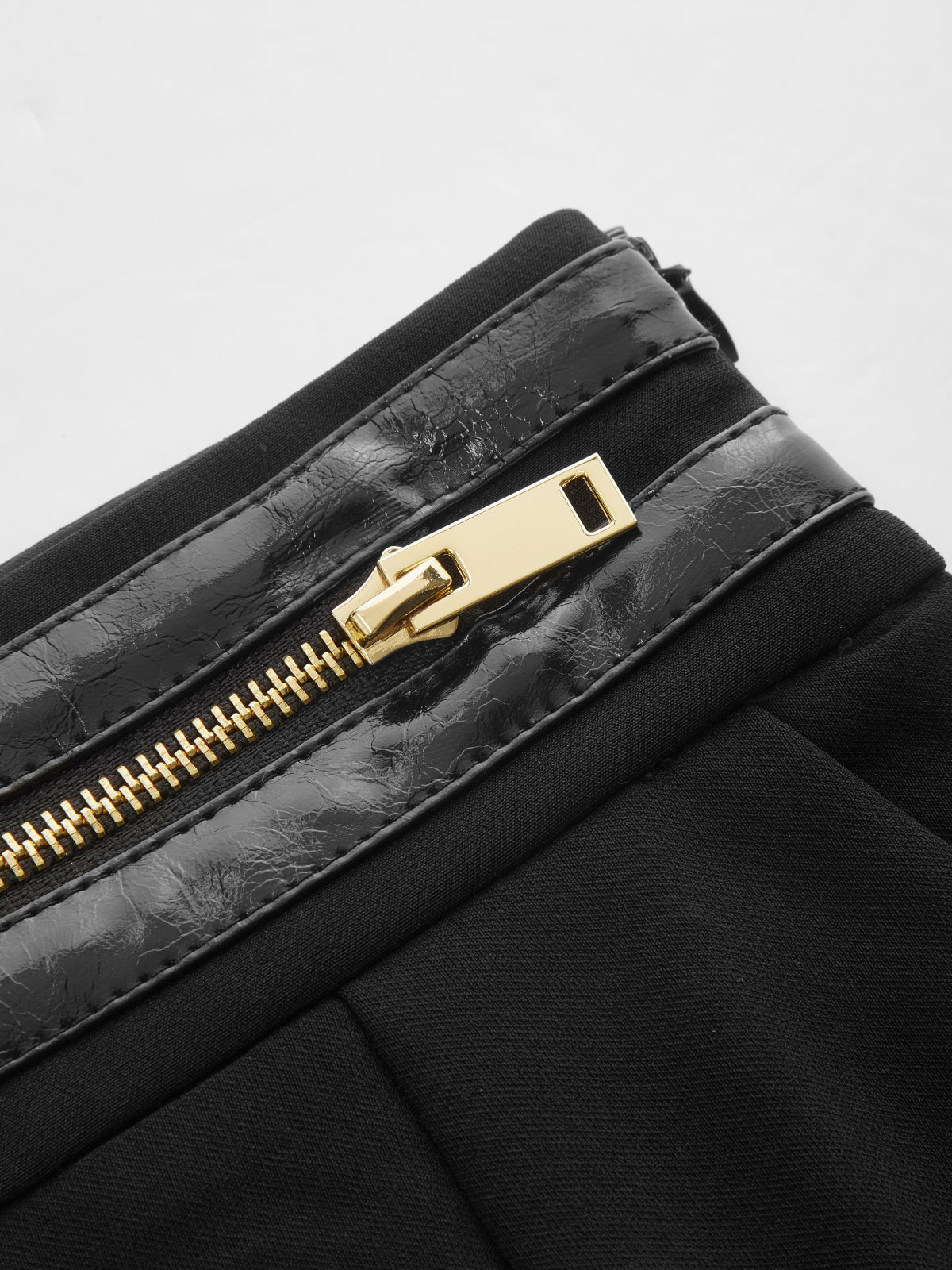 Zipper Waistband Pleated Shorts