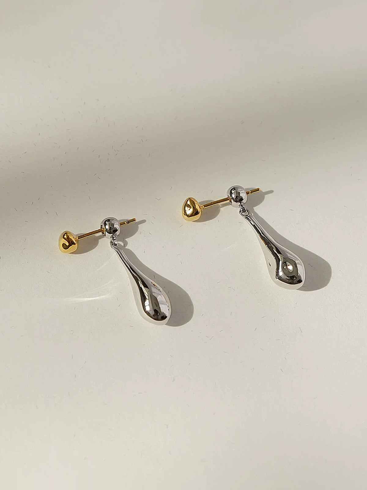Minimalist Teardrop Dangle Earrings