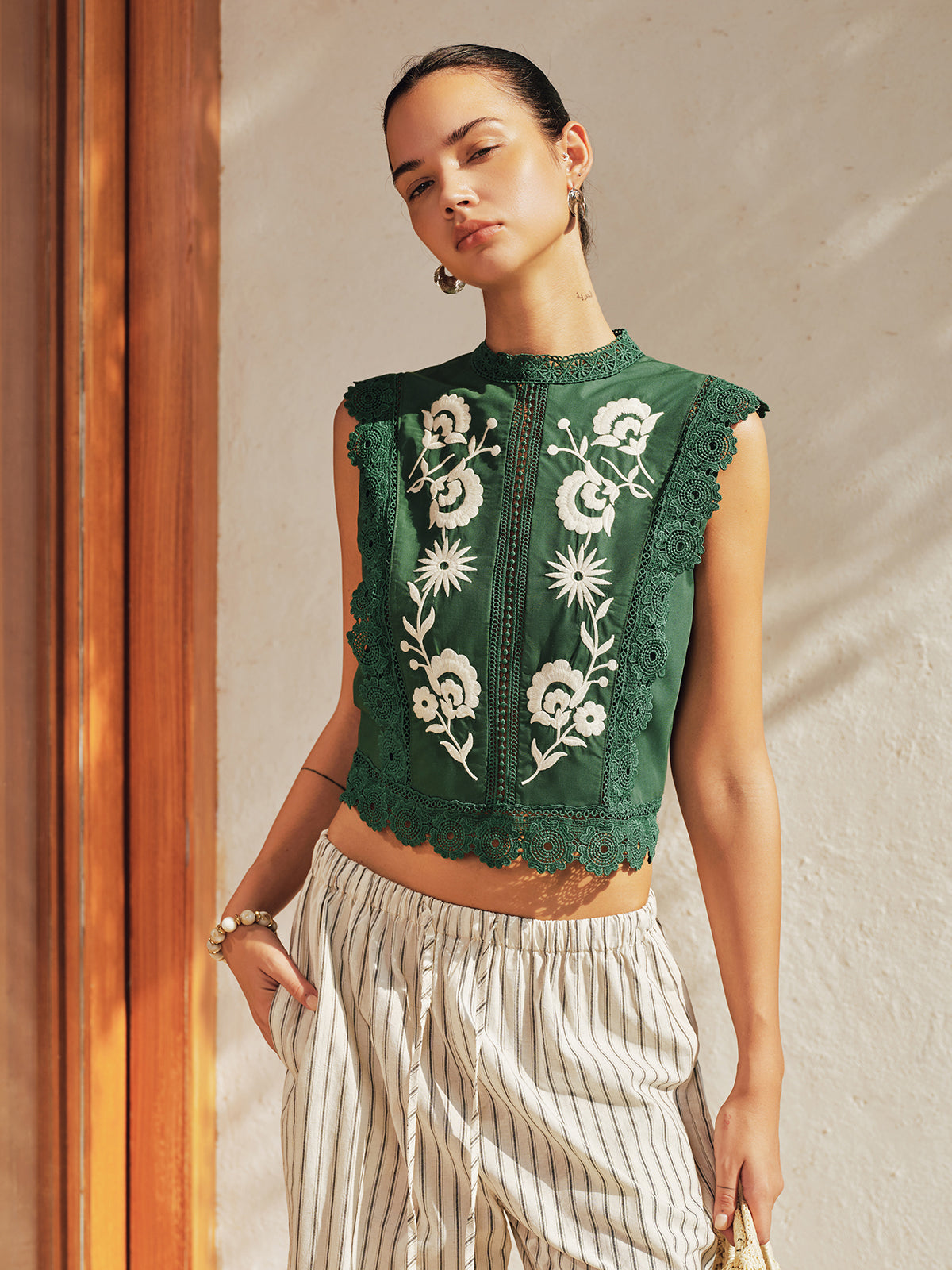 Floral Embroidery Lace Trim Sleeveless Blouse