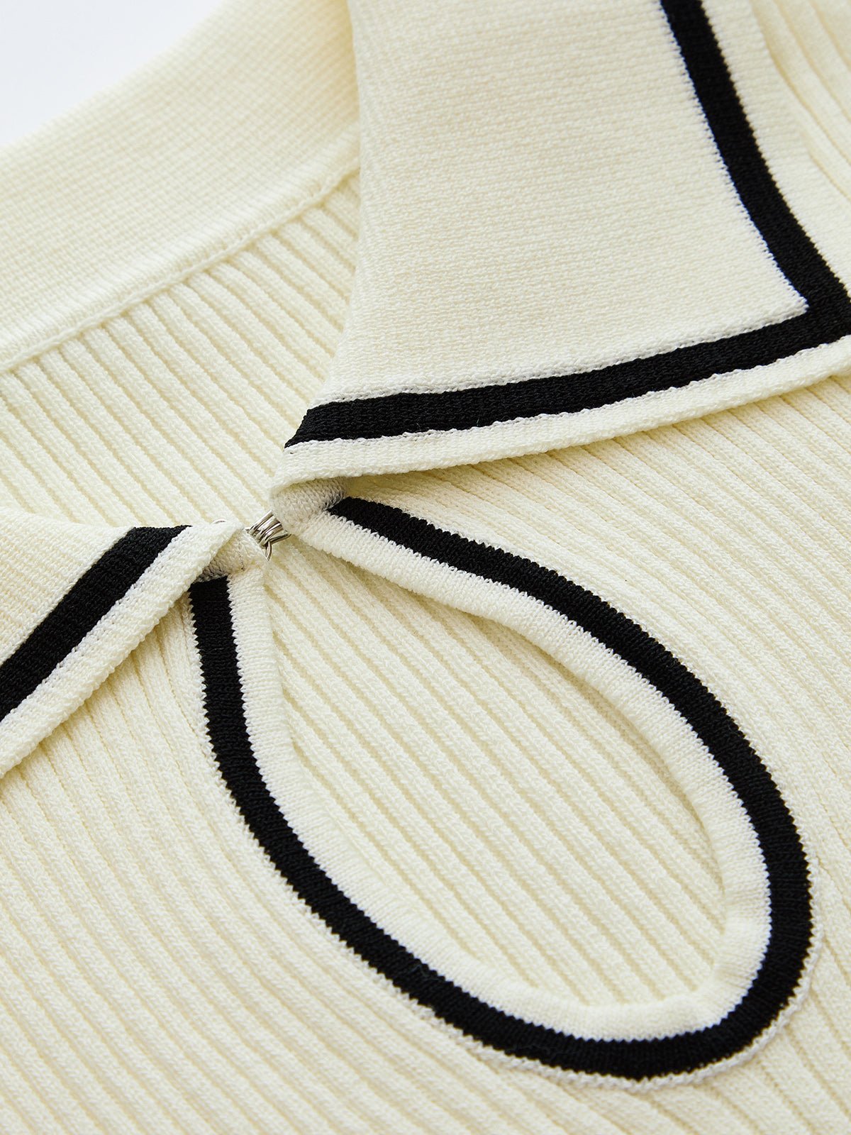 Contrast Trim Keyhole Ribbed Knit Crop Top
