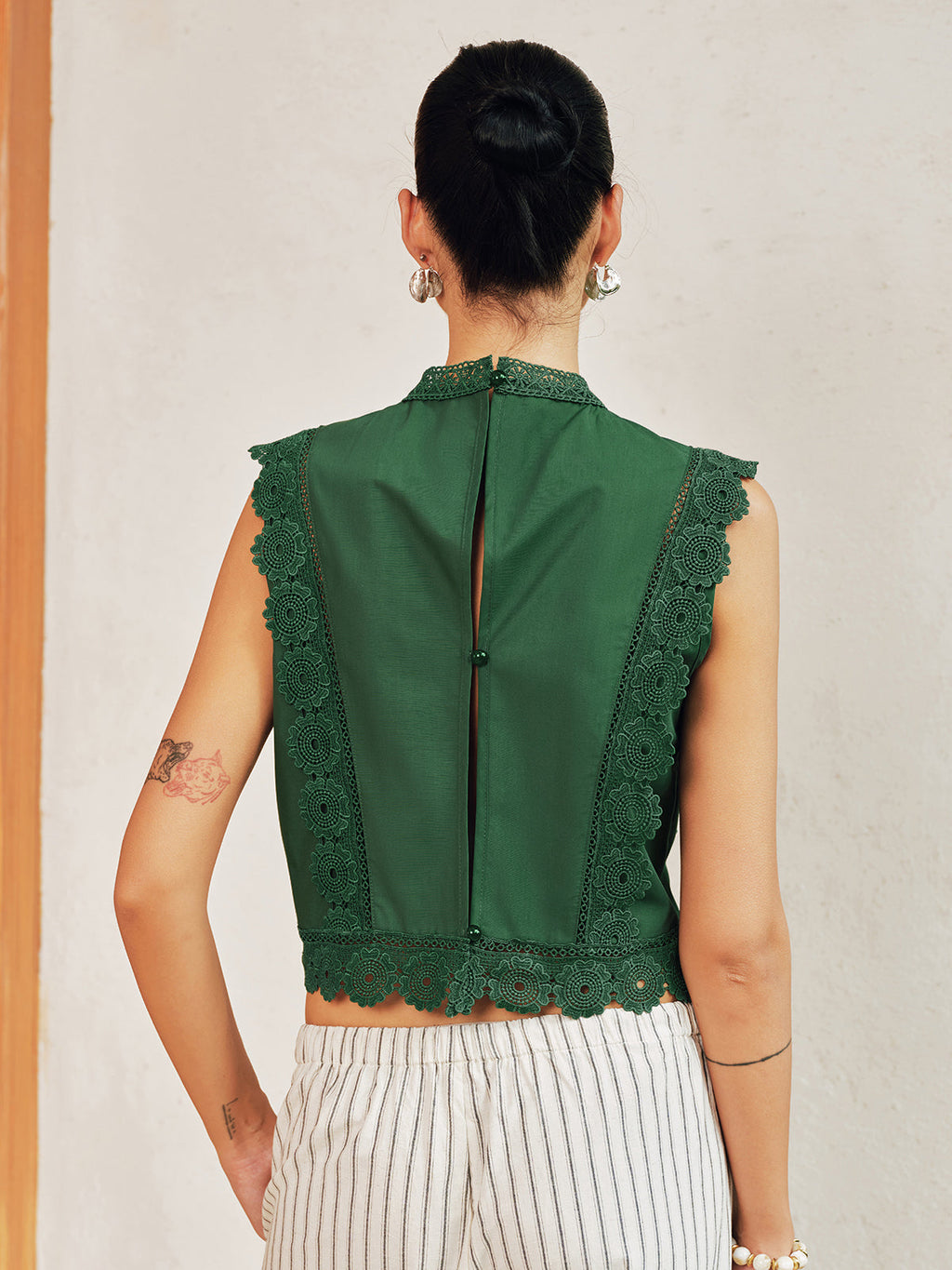 Floral Embroidery Lace Trim Sleeveless Blouse