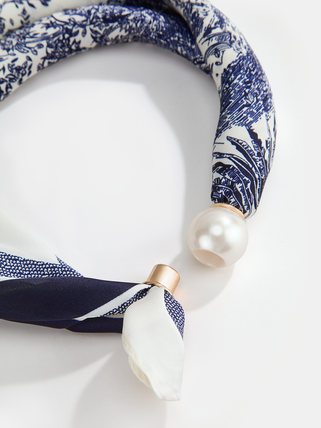 Pearl Buckle Closure Printed Scarf
