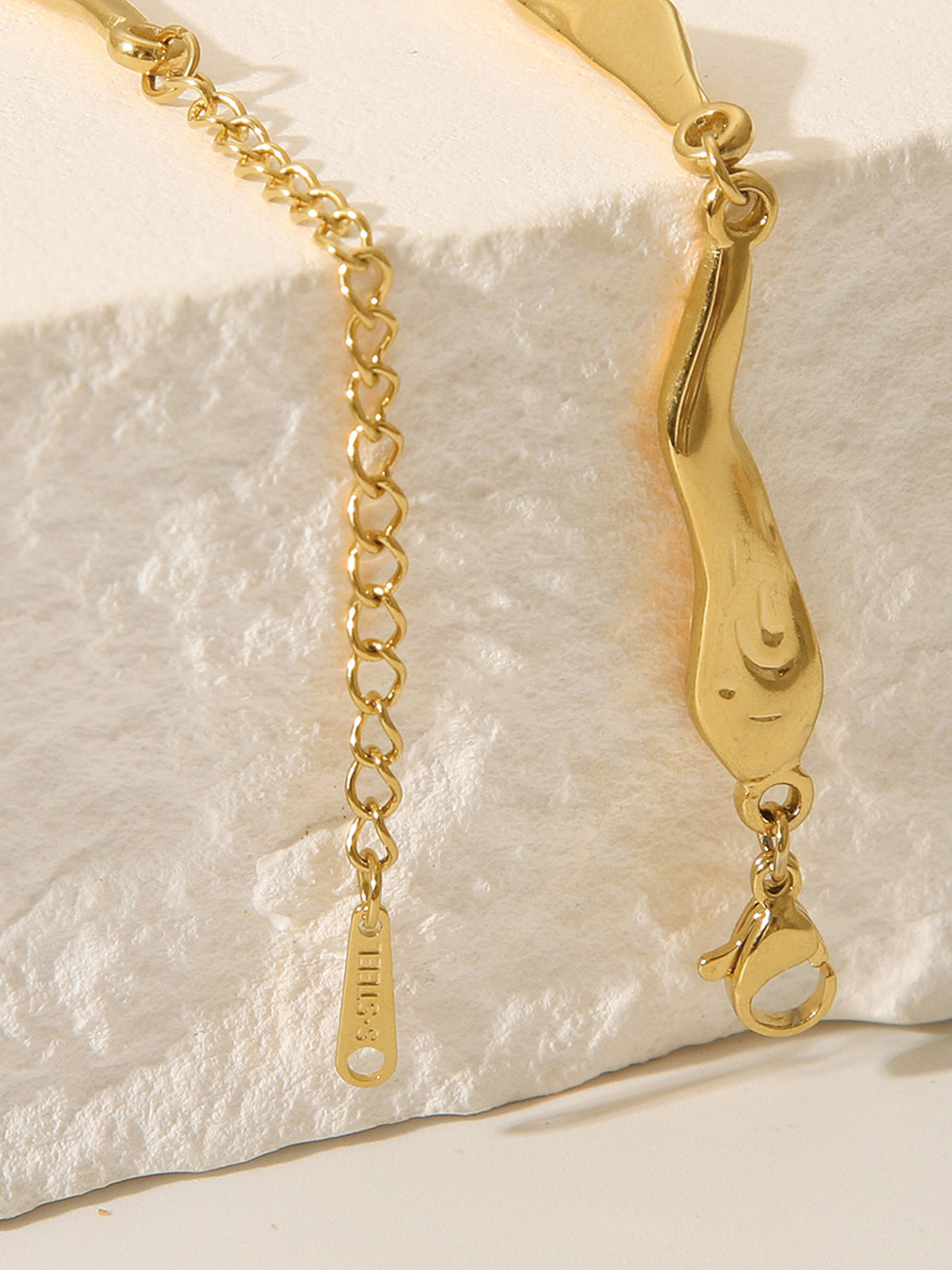 Irregular Wavy Choker Necklace