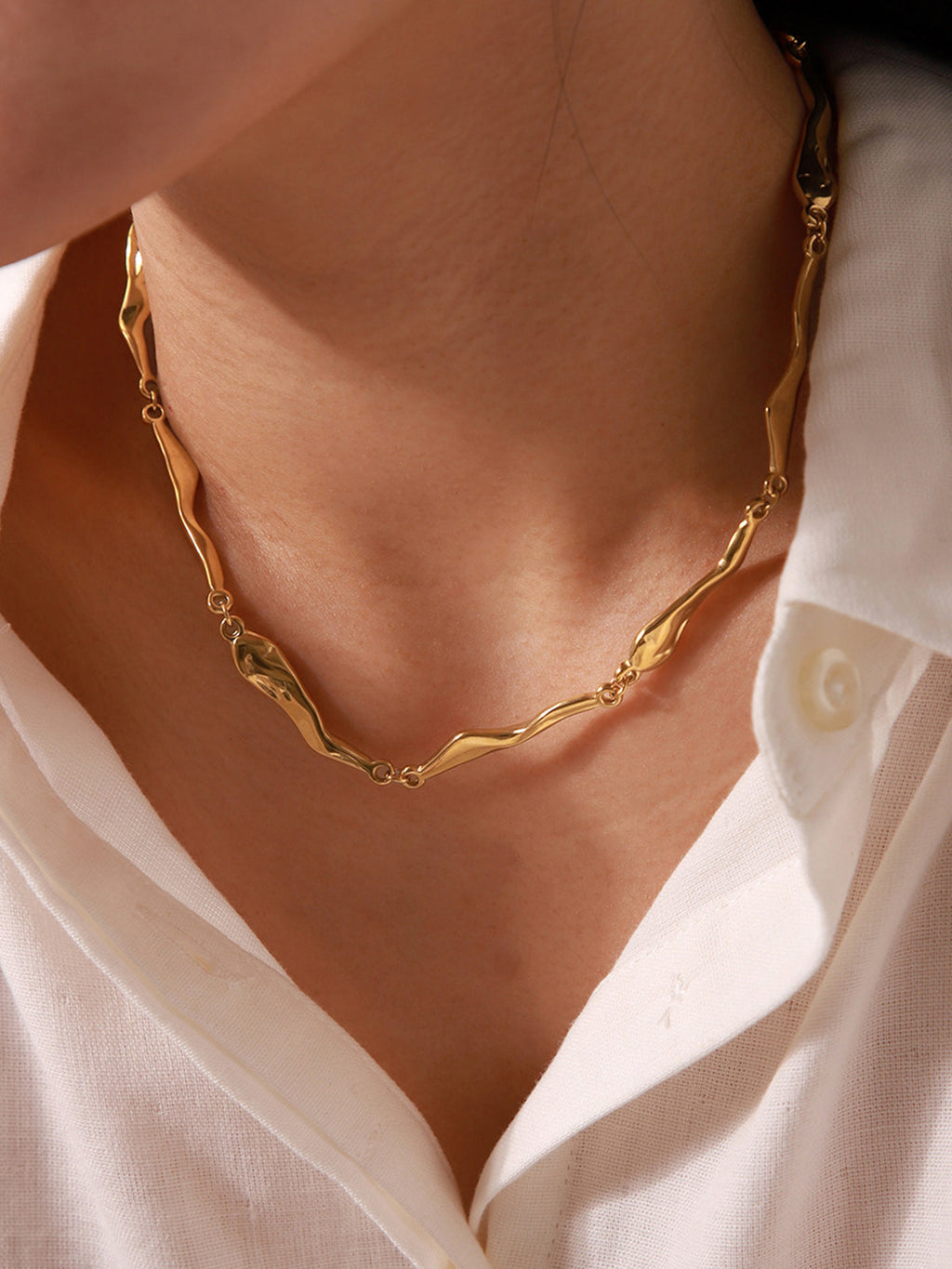 Irregular Wavy Choker Necklace