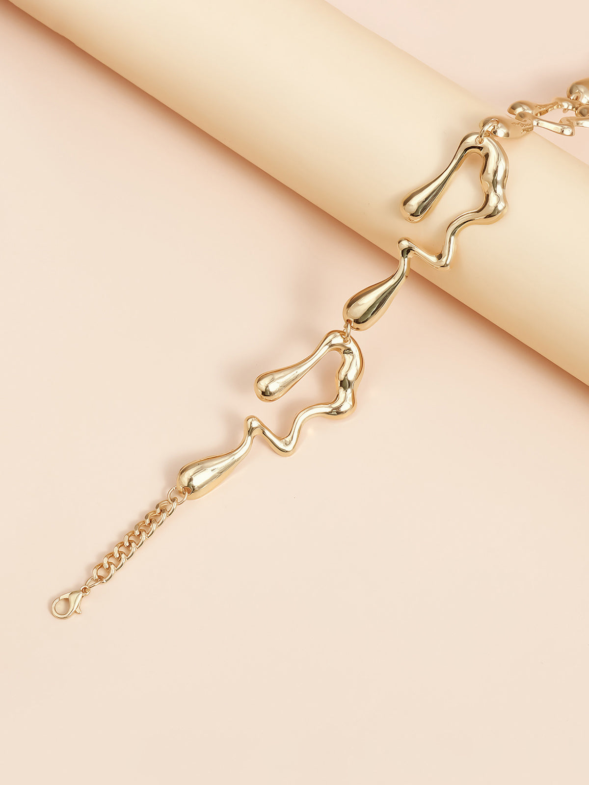Irregular Fluid Sculpted Choker Necklace