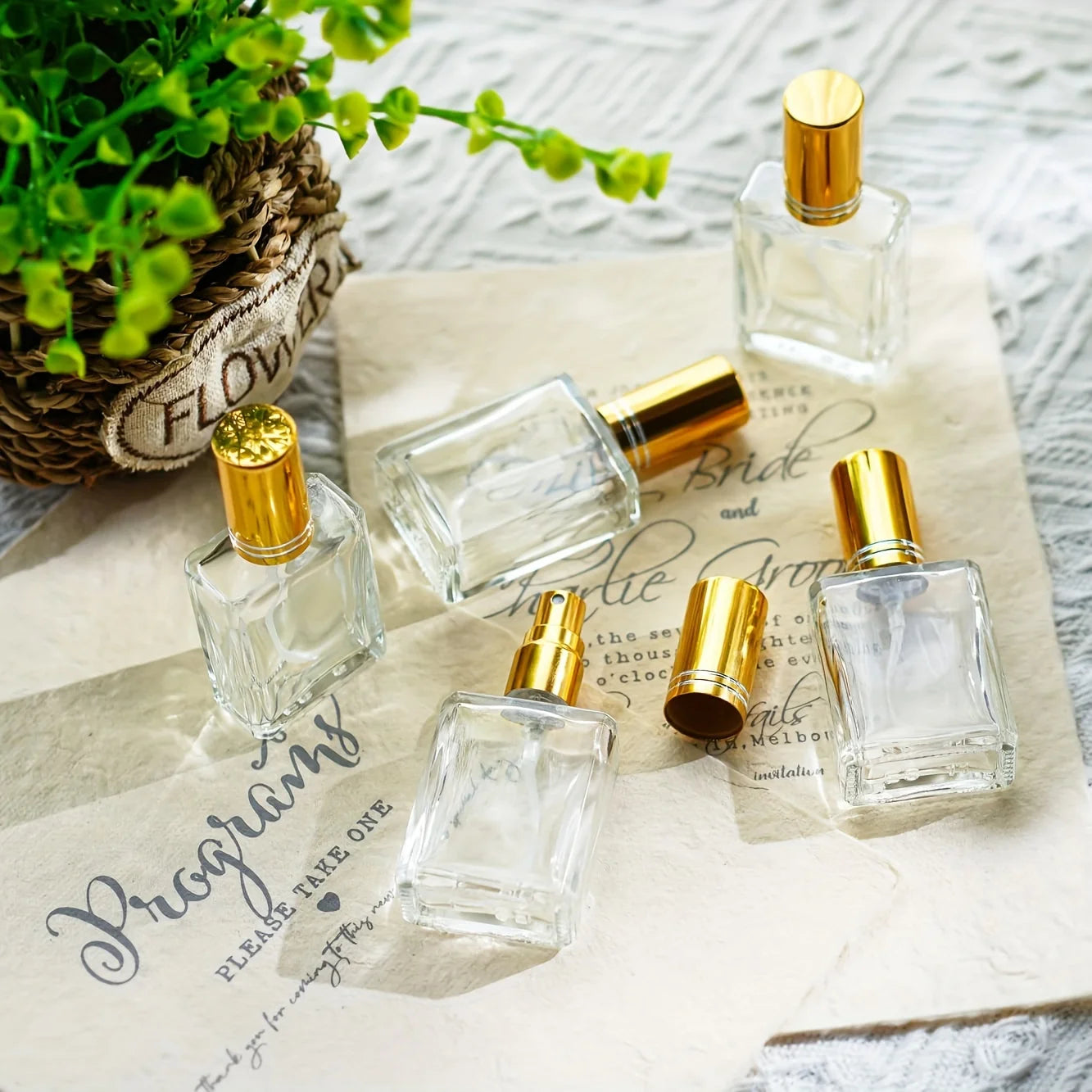 12pcs+6 accessories 15ml transparent perfume spray bottle, including 12 spray bottles, 3 funnels, and 3 sub-packing artifacts