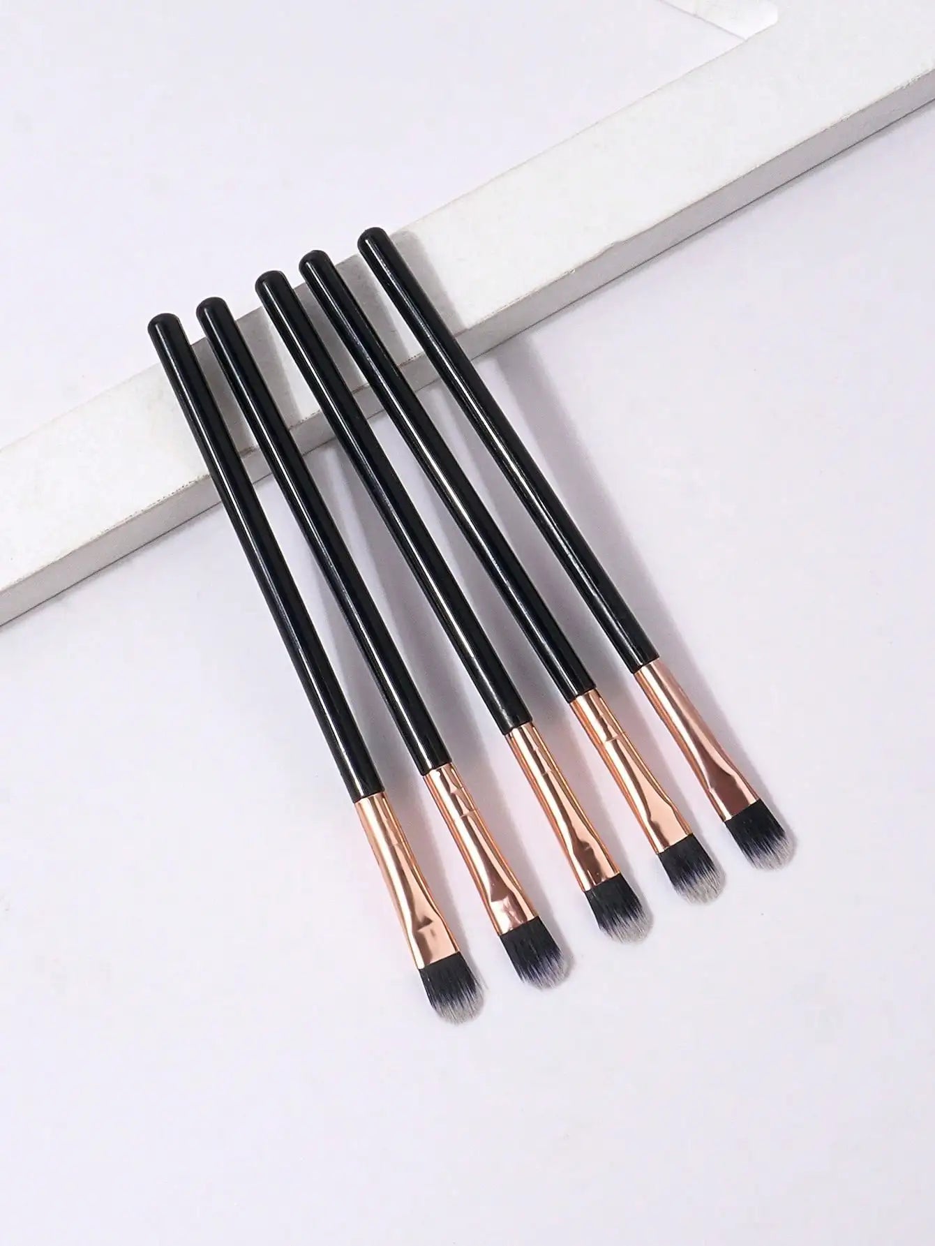 Oblate The Line Brush Ultra-thin Lip Line Eyebrow Concealer Brushes Detail Concealer Makeup Tool Lip Brow Contour The Line Brush