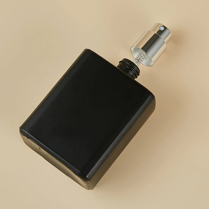 50ml  Black White Square Glass Spray Perfume Bottle Cosmetic Packaging Empty Bottles Can Be Filled in Perfume Bottles
