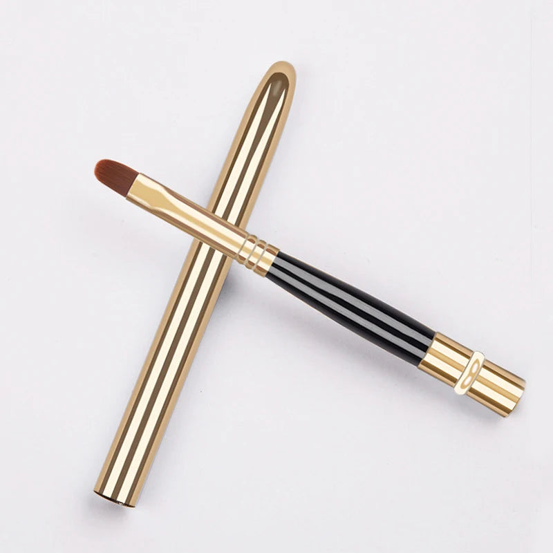 Portable Retractable Makeup Brush - Eyeshadow Lip Gloss Tool with Adjustable Lips Brush And Protective Cover for Beauty Cosmetic