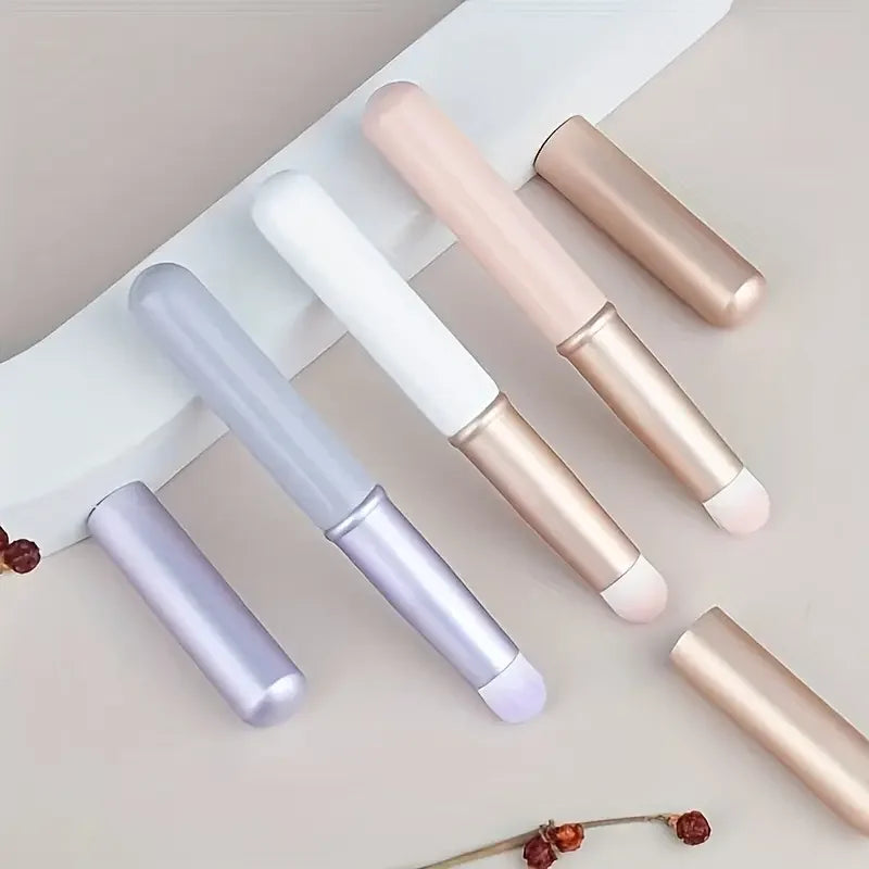 Professional round headed lipstick brush with cap, handheld palm brush, suitable for all skin types, lip brush applicator