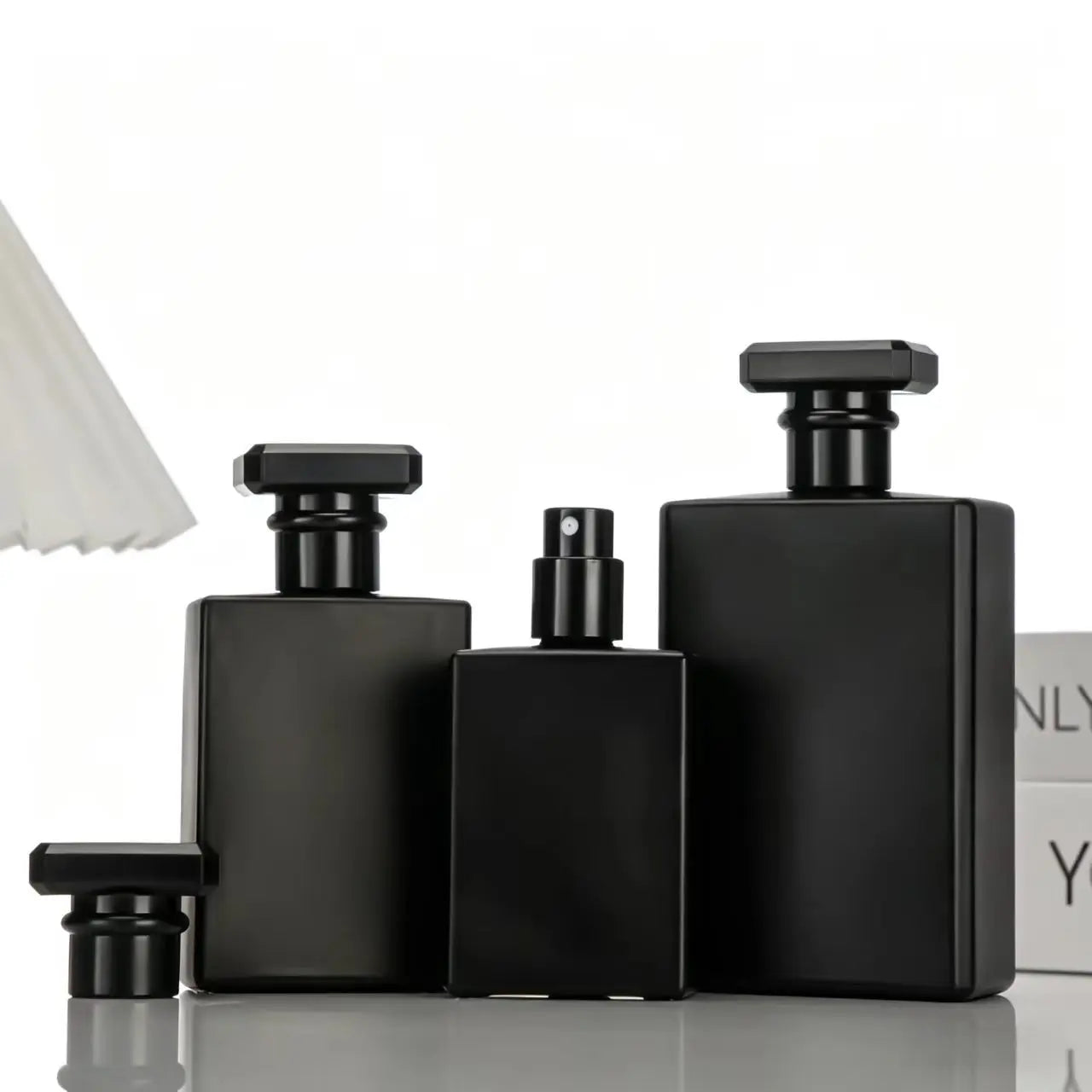 50ml  Black White Square Glass Spray Perfume Bottle Cosmetic Packaging Empty Bottles Can Be Filled in Perfume Bottles